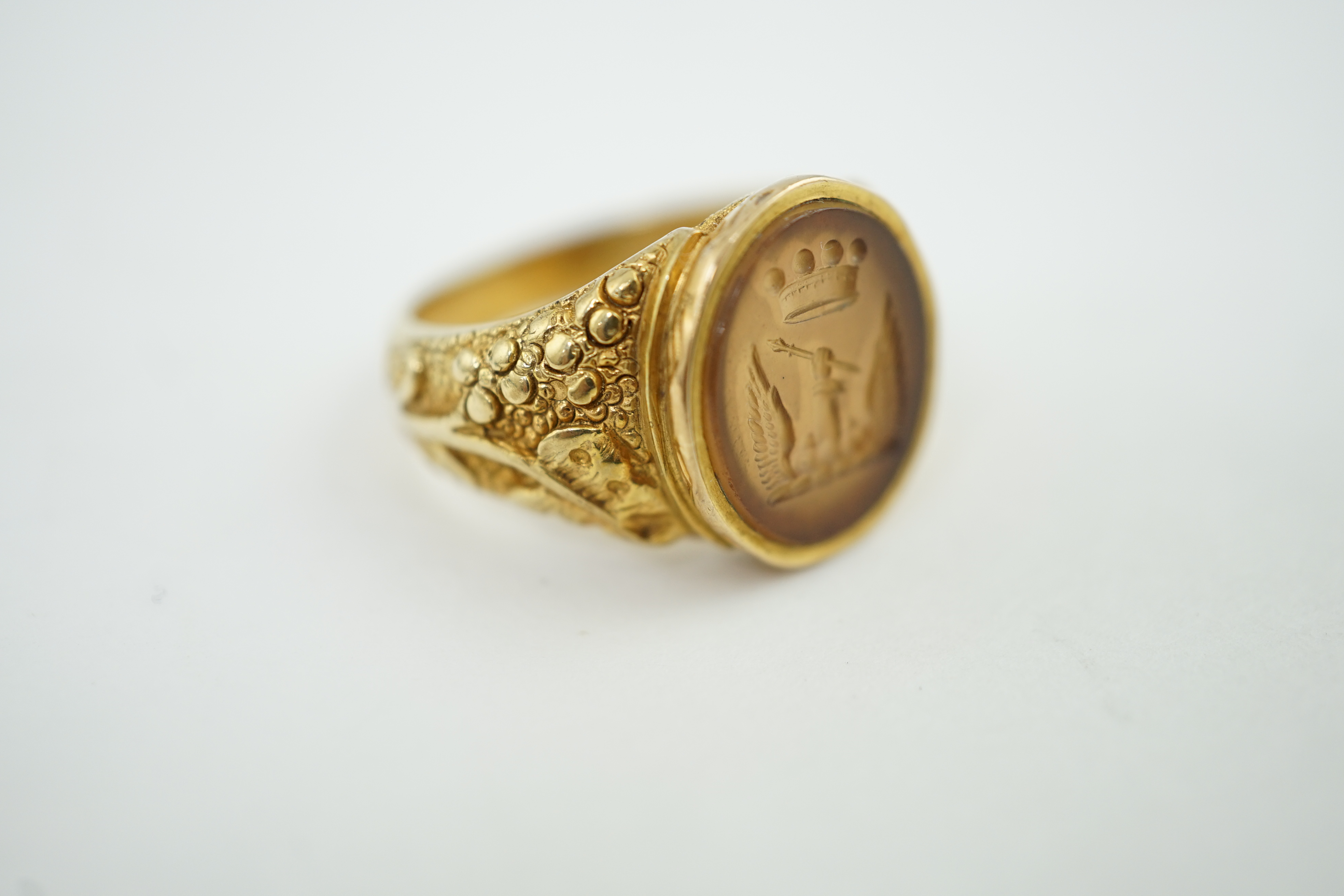 A modern 9ct gold signet ring